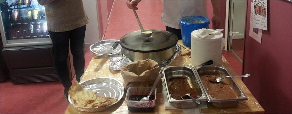 Rouen: Crepes party in school