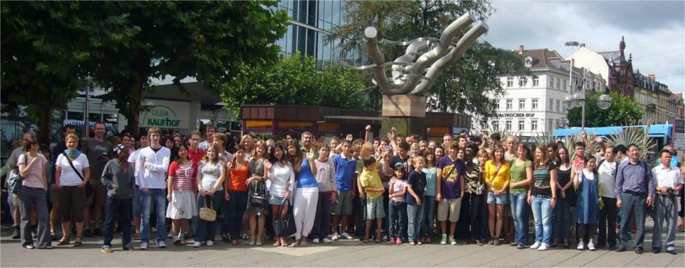 Heidelberg: Language students in Bismarck Platz