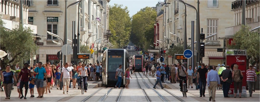 Tours: Main street with tramway