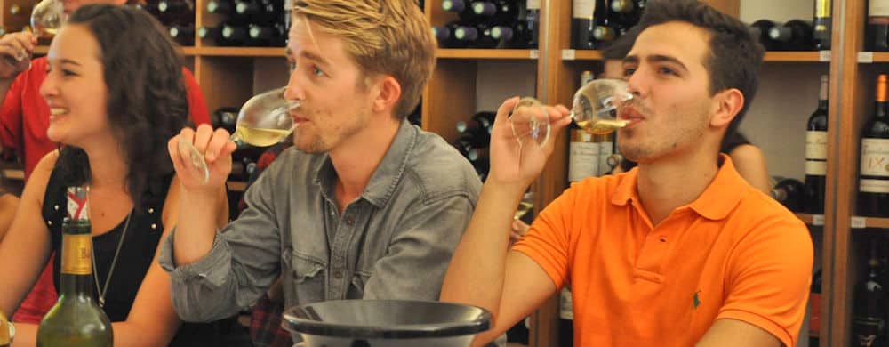 Bordeaux: Students wine tasting